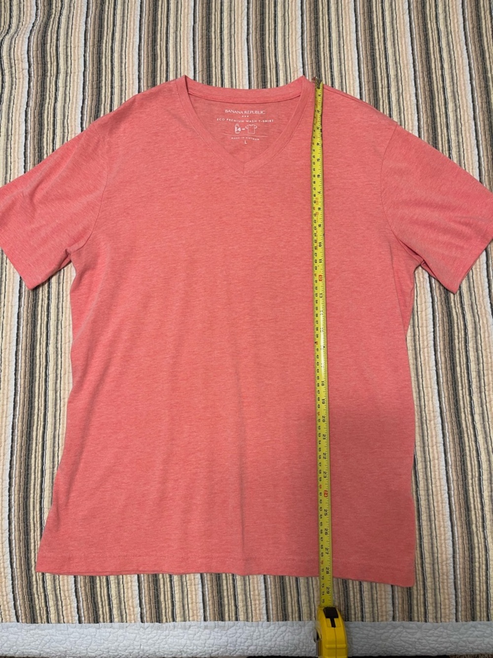 Banana Republic Eco Premium Wash Men's Large Coral Pink V-Neck Short Sleeve Tee - Picture 5 of 7